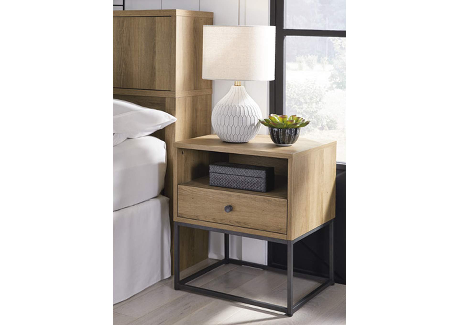 Thadamere Nightstand,Signature Design By Ashley